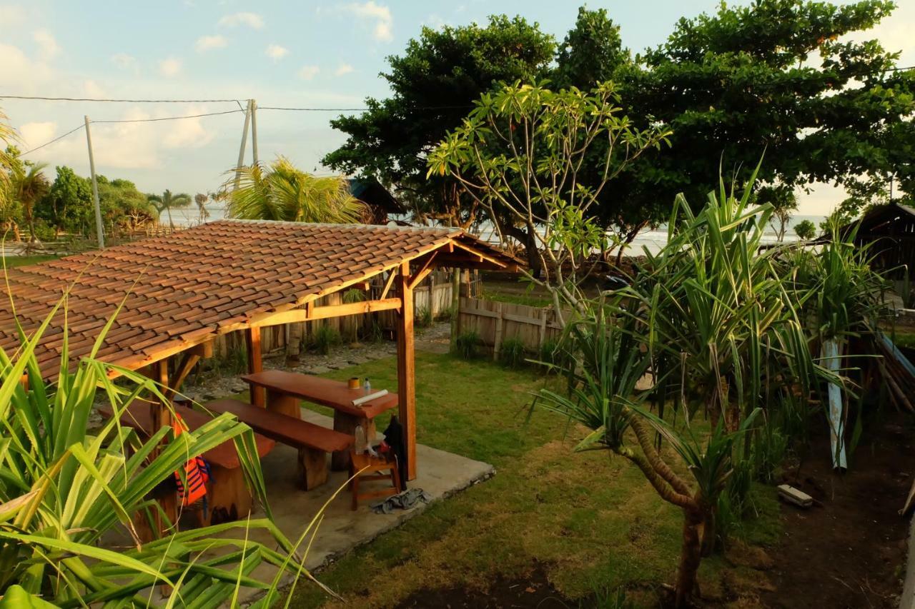 The Nyamo Surf & Stay Pulukan Exterior photo